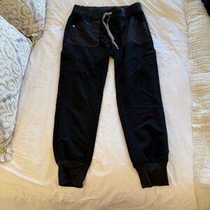 Figs Mundri Jogger Scrubs Black